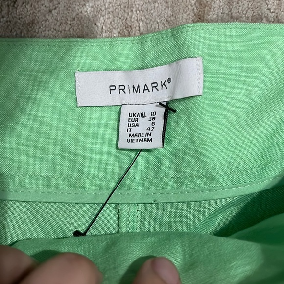 NWOT WOMENS PRIMARK SHORTS WITH CLASP AND BUTTON SIZE 6 - Picture 3 of 4